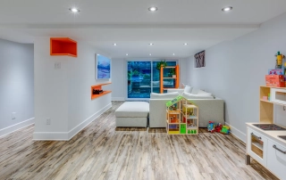 Home gym basement design idea with rubber flooring