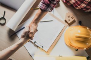 Homeowner meeting with renovation contractor in Montreal