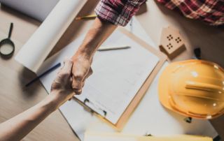 Homeowner meeting with renovation contractor in Montreal